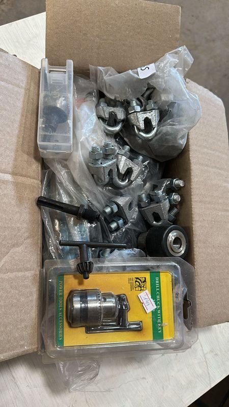 Lote siguiente: Caja de herramientas con accesorios y reducciones de PVC