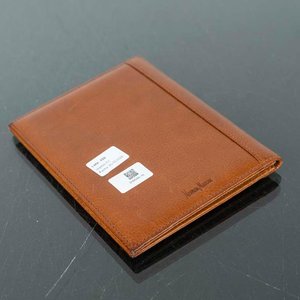 Lote siguiente: Portarretratos de Cuero Neiman Marcus 4x6 cm