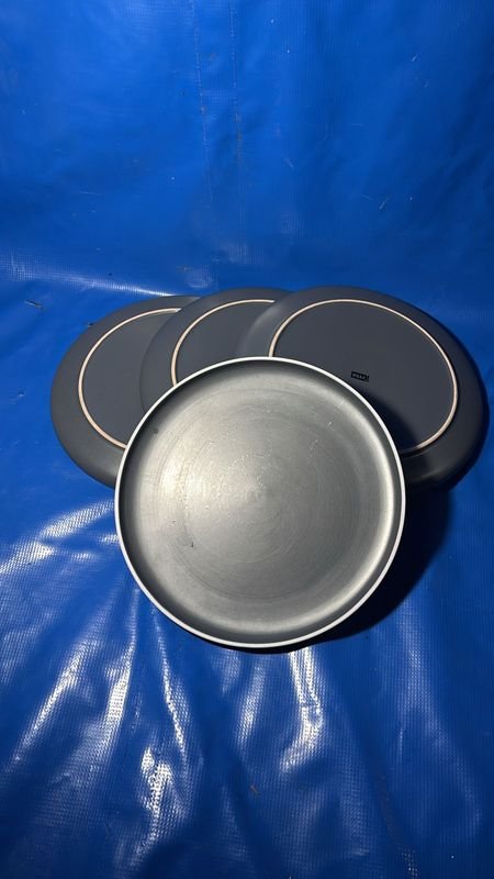 Platos redondos de metal en buen estado - imagen 2