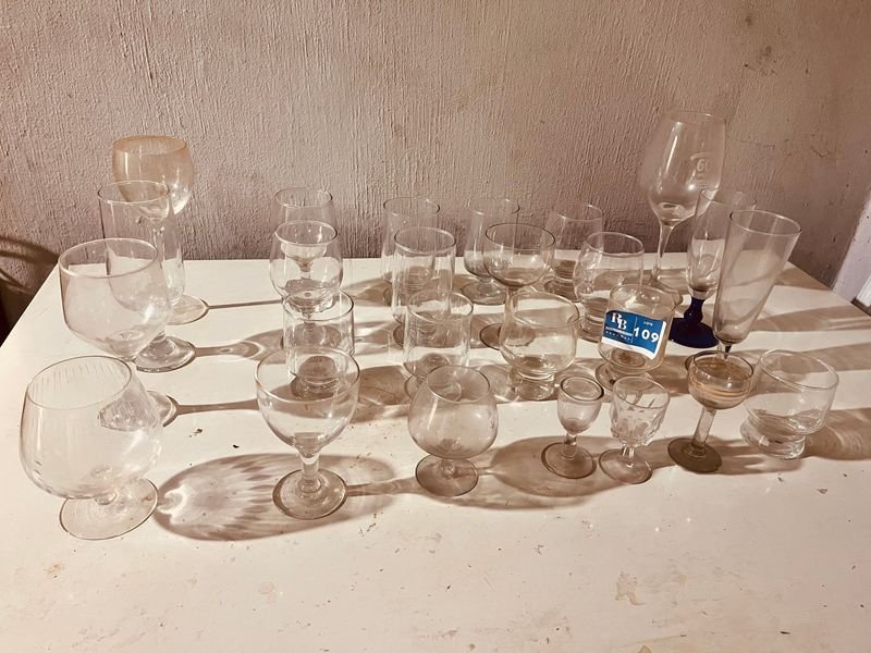 Colección de 24 Copas de Varios Tipos
