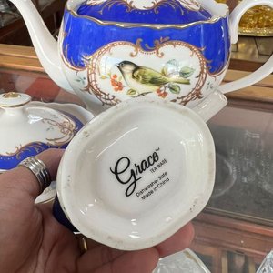 Juego de Té Porcelana Grace Tea Ware: Tetera, Azucarera y Lechera con Aves y Detalles Dorados - imagen 7