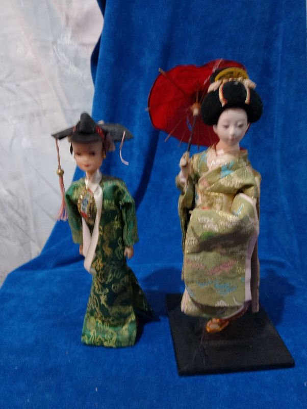 Lote anterior: Colección de muñecas geishas de porcelana y goma