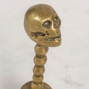 Campana de Bronce con Diseño de Cráneo y Cadena de Bolas - imagen 2