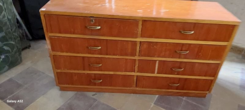 Comoda americana de madera con cinco cajones y tres puertas - imagen 5