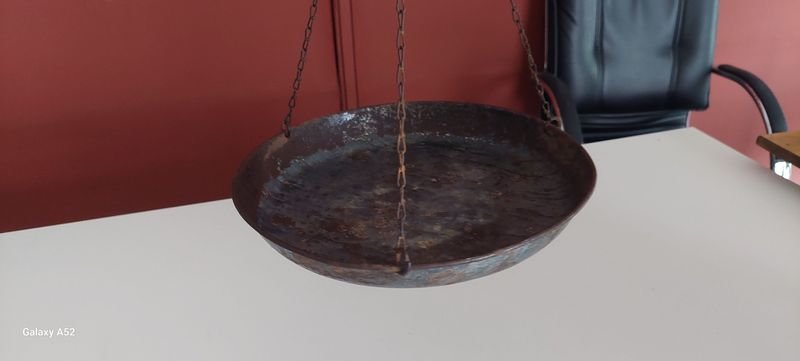 Balanza antigua con cadena y bol - imagen 4