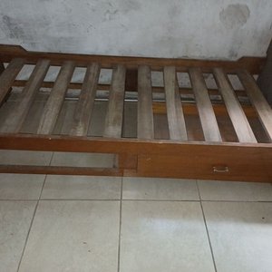 Lote siguiente: Cama de 1 Plaza con Cajón de Madera