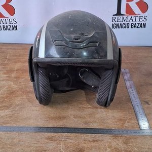 Casco de Motocicleta Negro con Detalles Plateados - imagen 1