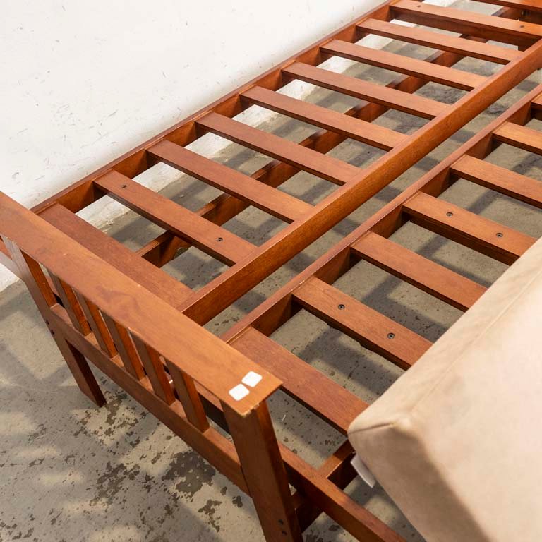 Sofá cama de madera con colchón capitoneado para una comodidad óptima - imagen 3