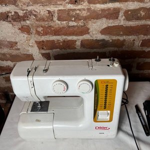 Máquina de Coser a Pedal Dikler Modelo 1824 con Caja Original - imagen 2