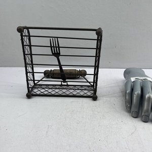 Servilletero de Metal con Mango de Madera y Tenedor - imagen 5