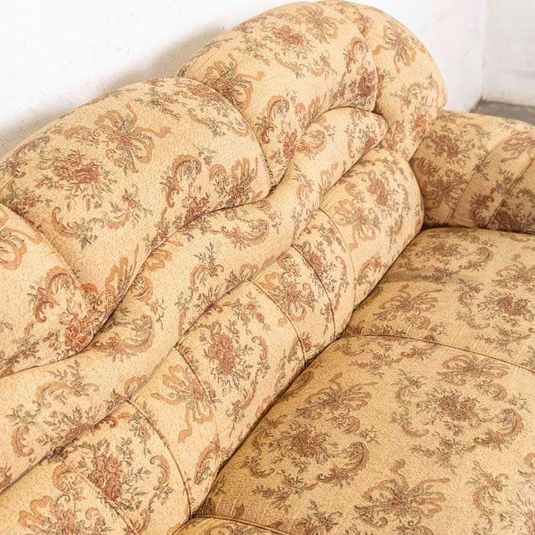 Sofá de tres cuerpos tapizado floral en venta - imagen 3