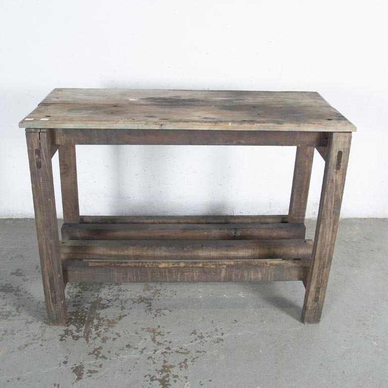 Mesa de Trabajo Rústica de Madera con Estante - Desgaste y Averías