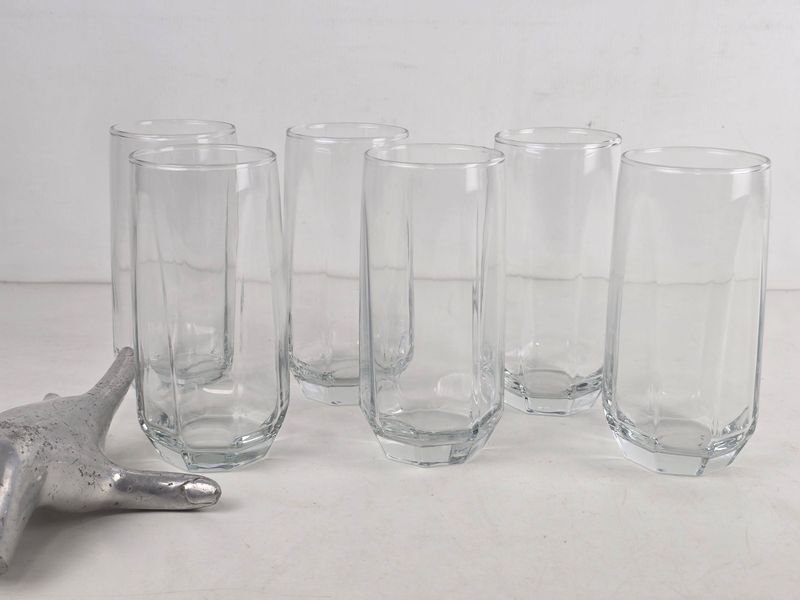 Juego de 6 Vasos Altos de Vidrio Transparente con Diseño Facetado
