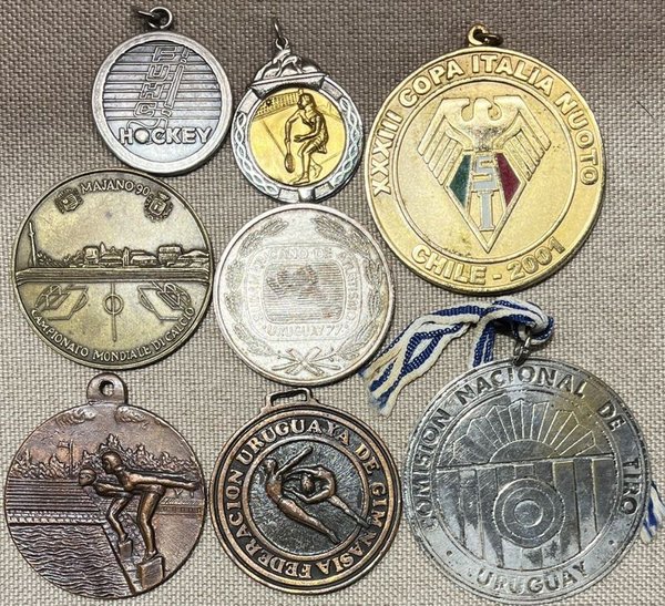 Lote de 8 Medallas Deportivas: Hockey, Tiro, Fútbol y Más