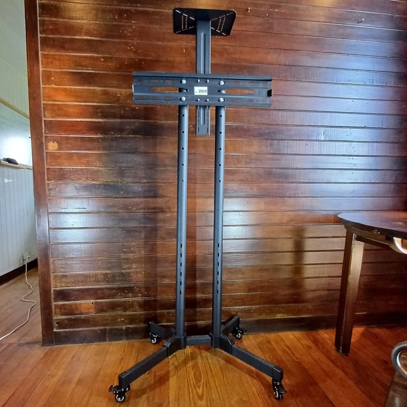 Lote anterior: Soporte para televisión regulable en metal negro