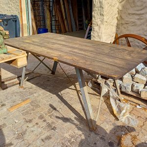 Lote anterior: Mesa de Trabajo Robusta con Base de Hierro y Tapa de Madera