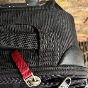 Valija Samsonite Negra Mediana con Ruedas y Mango Extensible - imagen 3