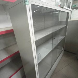 Vitrina Exhibidora con Frente de Vidrio y Estantes - imagen 2