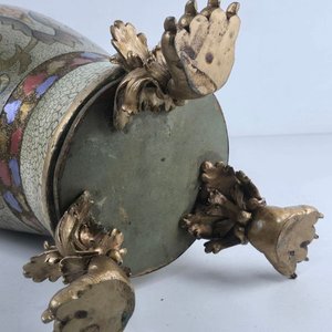 Jarrón Decorativo Clásico con Acabado Craquelado y Motivos Florales Dorados - imagen 7
