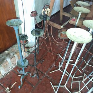 Lote de Candelabros y Posavasos de Metal - imagen 4