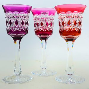 Tres Copas de Cristal Tallado con Detalles en Color - imagen 3
