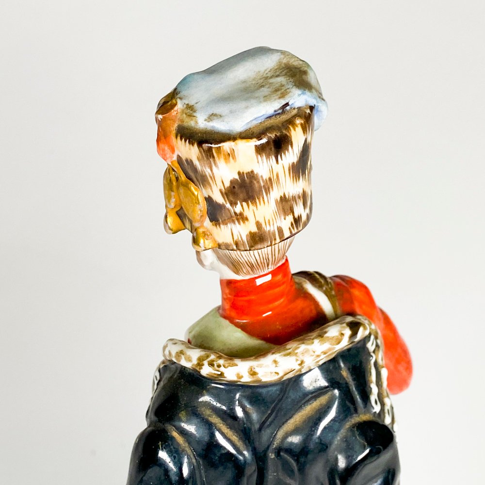 Figura de porcelana con uniforme y espada - imagen 5