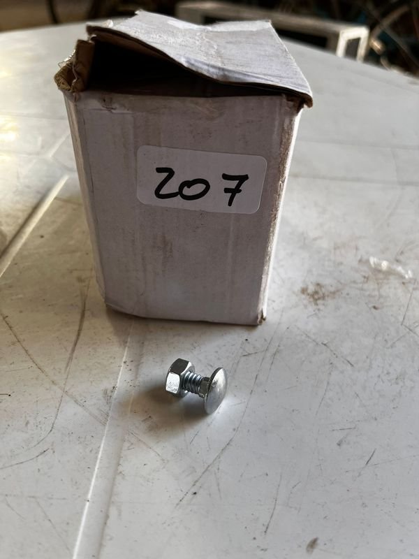Caja con Tornillos y Tuercas Galvanizados 1/4 x 1/2