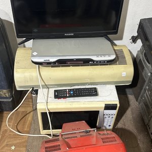 Lote anterior: Lote de Electrónica: Televisor, DVD y Microondas