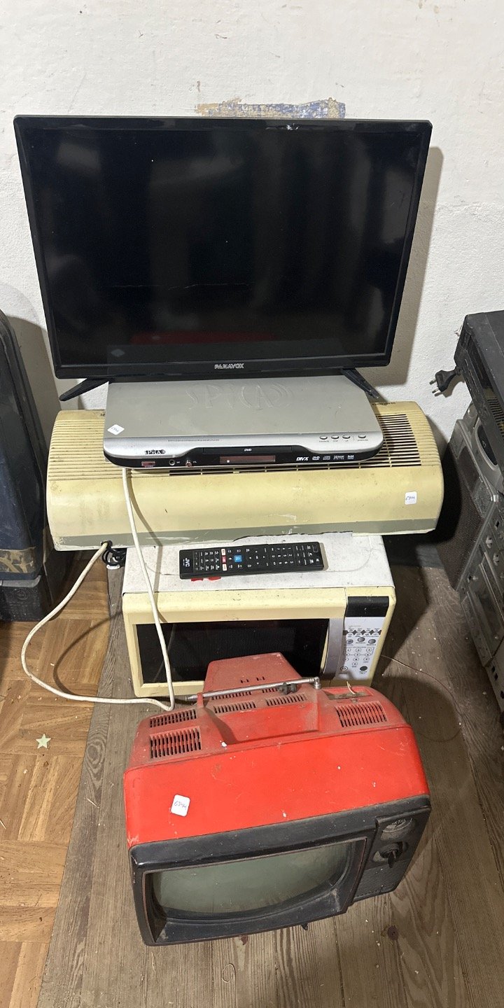 Lote de Electrónica: Televisor, DVD y Microondas