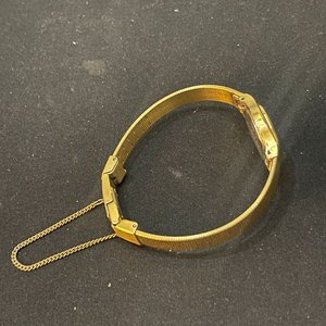 Reloj Pulsera Citizen Quartz Dorado Mujer - Elegancia Japonesa - imagen 4