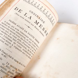 Misal Francés de 1887 con Tapa de Marfil y Cierre Metálico - imagen 7