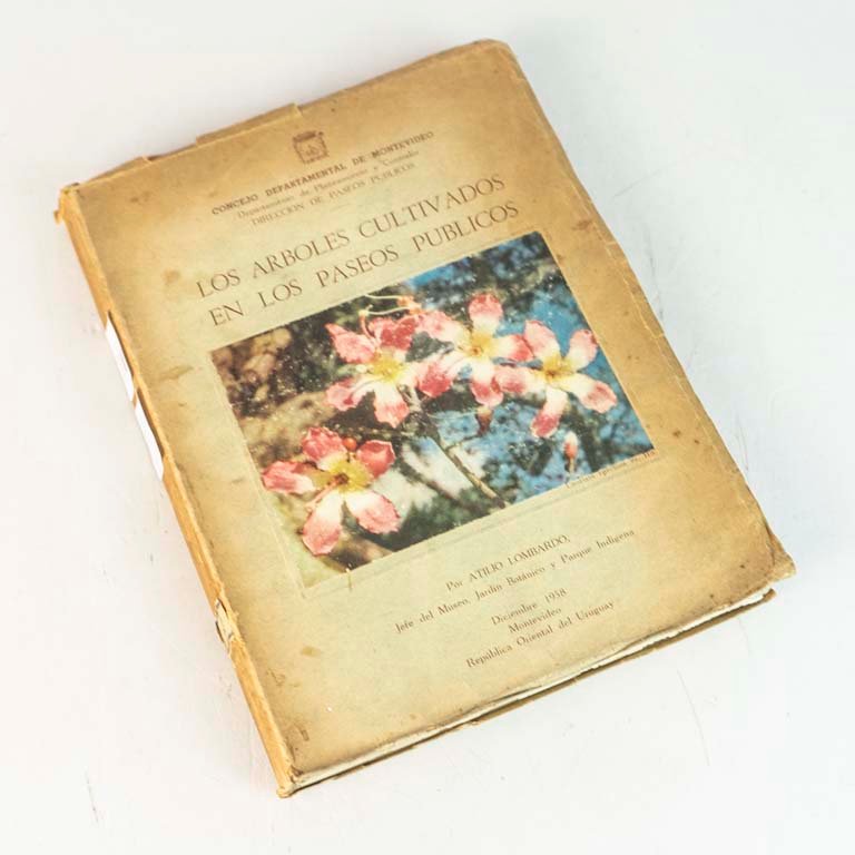 Libro "Los Árboles Cultivados en los Paseos Públicos" por Atilio Lombardo, 1958
