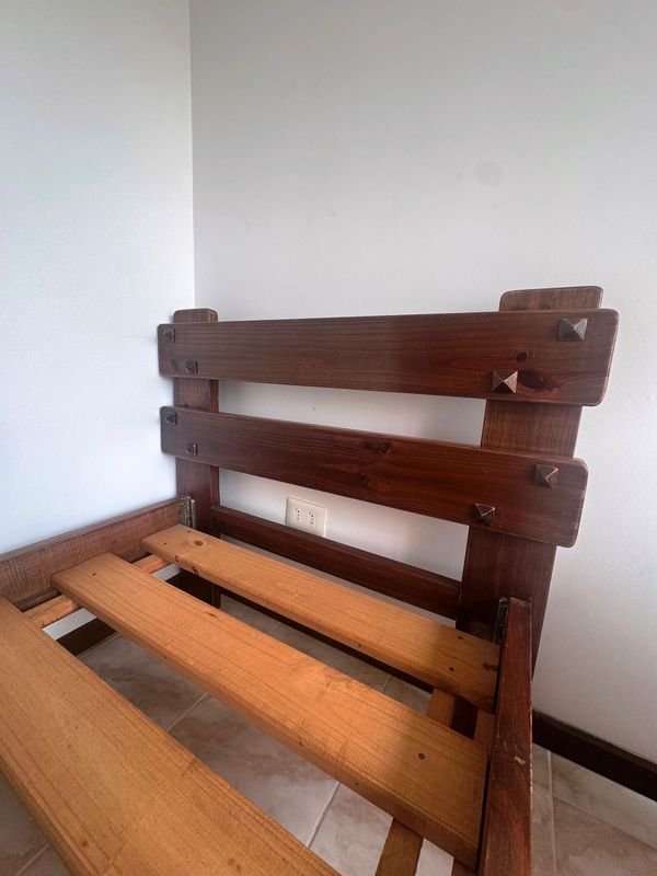 Camas de 1 plaza con respaldo de madera - imagen 2