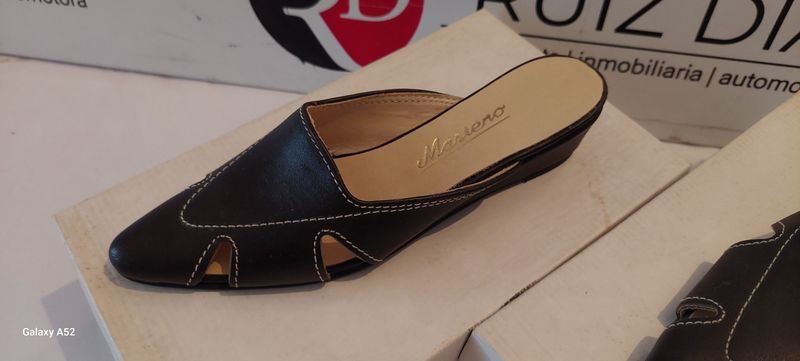 Calzado de cuero negro, excelente condición - imagen 3