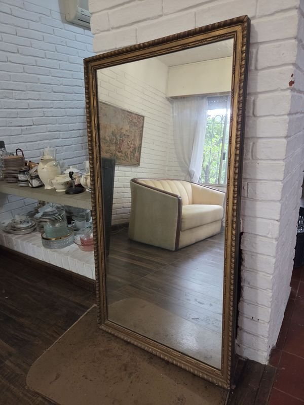 Lote siguiente: Antiguo espejo marco en madera dorada para decorar tu hogar