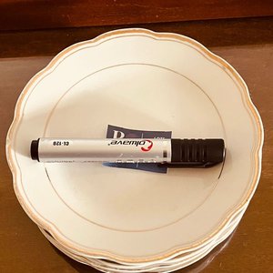 4 Platillos de Porcelana con Borde Dorado, Made in China - imagen 4