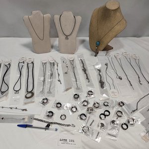 Lote anterior: Lote de 50 Piezas de Joyería Nueva en Acero Quirúrgico: Collares, Pulseras y Anillos