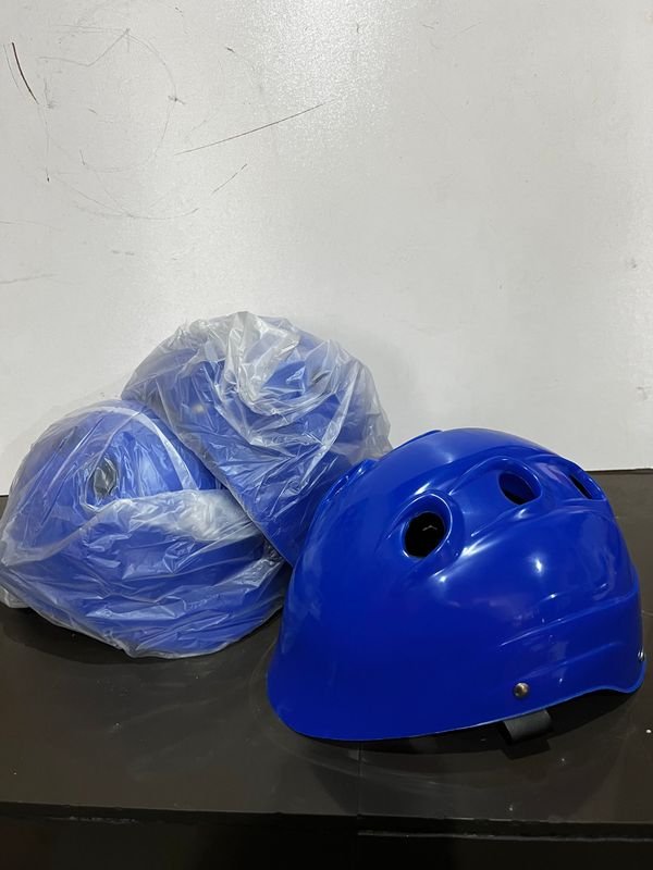 Lote siguiente: Casco Plástico Infantil Azul
