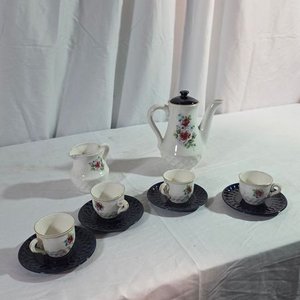 Juego de Tetera, Lechera, 4 Tazas y 4 Platos con Flores - imagen 3