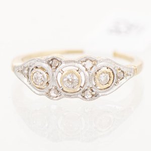Lote siguiente: Anillo de Oro 18k y Platino con Brillante y Diamantes