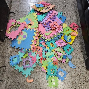 Lote anterior: Lote de Juguetes de Goma Eva y Bolso Negro