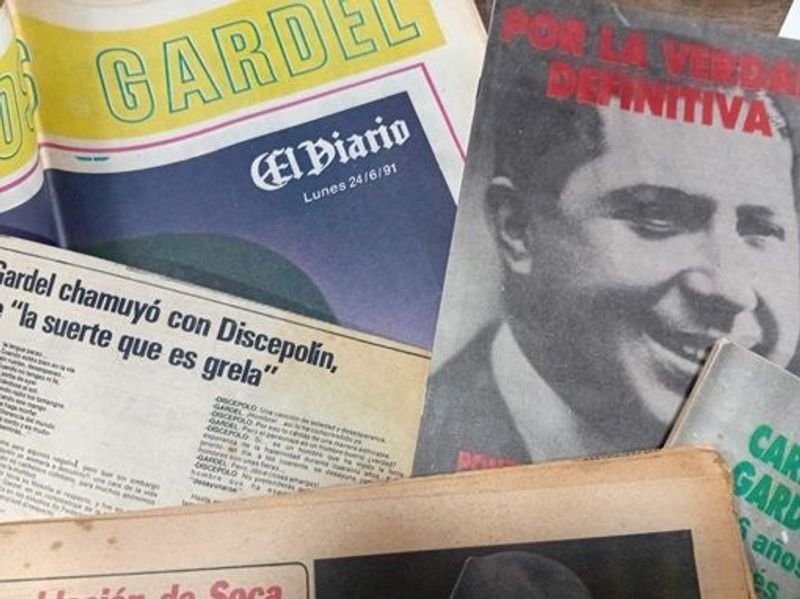 Recortes biográficos y notas periodísticas sobre Carlos Gardel - imagen 3