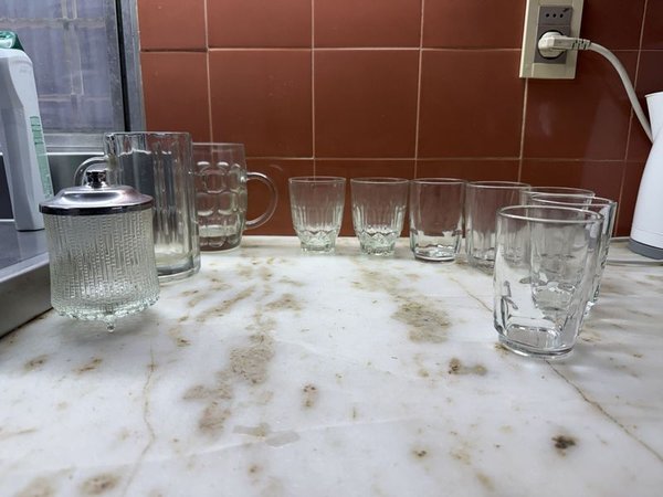 Jarras y Vasos de Vidrio con Relieve - imagen 1