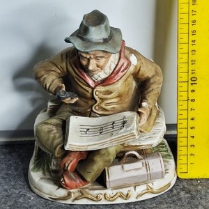 Figura de Porcelana Biscuit: Hombre Mayor Leyendo Partitura - imagen 7