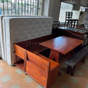 Lote anterior: Mesa de Comedor con Bancos y Colchón