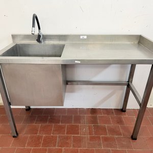 Lote siguiente: Mesada de Acero Inoxidable con Bacha y Grifería - 135x50x90cm