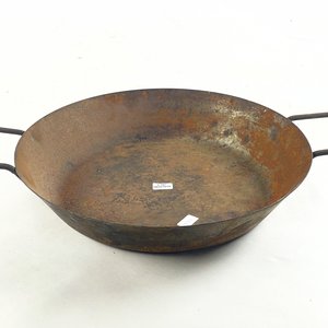 Lote anterior: Paellera Antigua de Hierro Fundido con Asas