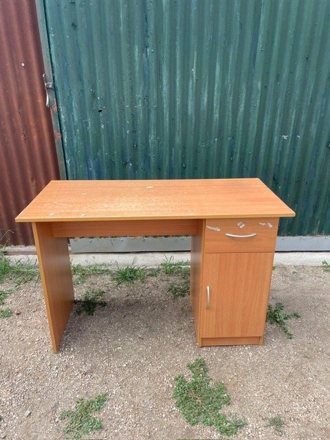 Lote siguiente: Mesa de trabajo en buen estado