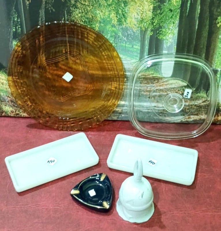 Lote siguiente: Colección de objetos en vidrio y porcelana