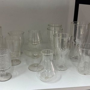Lote de 25 Copas y Vasos de Vidrio Surtidos - imagen 2